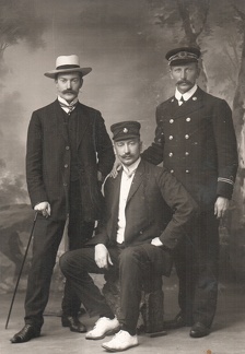 Axel Matthias (1884–1918), Johan Wilhelm (1882–1918) ja Georg Adolf Hernberg (1879–1918)